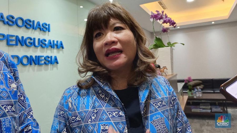 Foto: Ketua Umum Asosiasi Pengusaha Indonesia (Apindo) Shinta Widjaja Kamdani mengungkapkan penyebab ditutupnya pabrik sepatu Bata di daerah Purwakarta. (CNBC Indonesia/Martyasari Rizky)