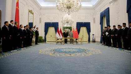 Presiden Prabowo Subianto menerima perdana menteri PM China li Giang dalam kunjungan kenegaraannya ke Indonesia