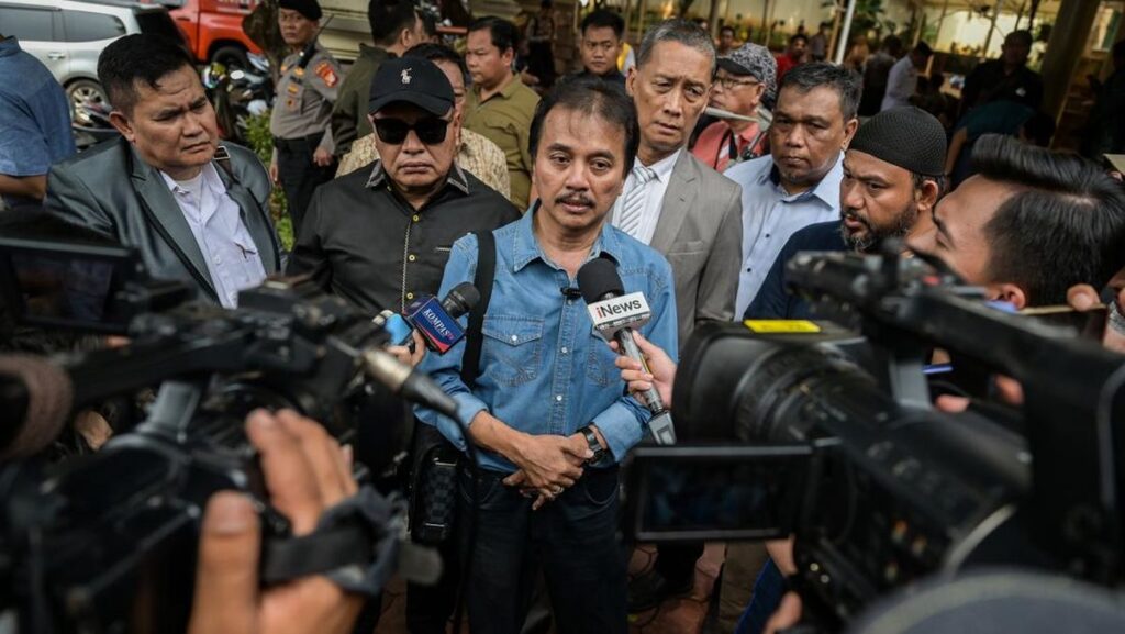 Jokowi mempersilahkan kepada Kepolisian untuk melakukan tees forensik digital guna menguji keabsahan ijazahnya yang dituduhkan palsu (ANTARA Foto/Fauzan)