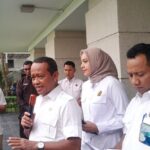 Menteri Energi dan Sumber Daya Mineral (ESDM), Bahlil Lahadalia saat mengelar konferensi pers terkait dengan polemik tambang nikel yang mengancam kawasan Raja Ampat, Papua, Jakarta, Kamis (5/6/2025).-BISNIS/Alifian Asmaaysi