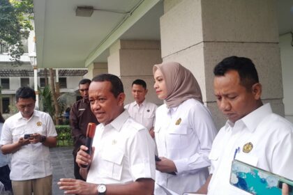 Menteri Energi dan Sumber Daya Mineral (ESDM), Bahlil Lahadalia saat mengelar konferensi pers terkait dengan polemik tambang nikel yang mengancam kawasan Raja Ampat, Papua, Jakarta, Kamis (5/6/2025).-BISNIS/Alifian Asmaaysi