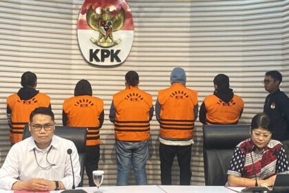 Kadis PUPR Sumut Topan Obaja Putra Ginting dan 4 orang lain ditetapkan KPK sebagai tersangka kasus dugaan suap proyek jalan. (Foto: Achmad Al Fiqri)