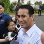 Menteri Pertanian (Mentan) Andi Amran Sulaiman menjawab pertanyaan wartawan saat ditemui di Istana Kepresidenan RI, Jakarta, Rabu (30/7/20205), setelah dia menghadap Presiden Prabowo Subianto. (ANTARA/Andi Firdaus).