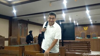 Mantan Direktur Pengembangan Bisnis PT Perusahaan Perdagangan Indonesia (PPI), Charles Sitorus divonis 4 tahun penjara di kasus korupsi gula. (Mulia/detikcom)