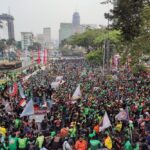 Ribuan driver ojek online (ojol) memadati kawasan Patung kuda Arjuna Wijaya di Jakarta, Kamis (29/8/2024) / BISNIS - Artha Adventy