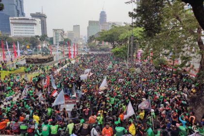 Ribuan driver ojek online (ojol) memadati kawasan Patung kuda Arjuna Wijaya di Jakarta, Kamis (29/8/2024) / BISNIS - Artha Adventy