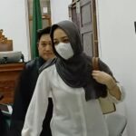 Terdakwa Adriana Angela Brigita sekaligus istri terdakwa Zulkarnaen Apriliantony di Pengadilan Negeri Jakarta Selatan, Rabu (18/6/2025).(KOMPAS.com/BAHARUDIN AL FARISI)