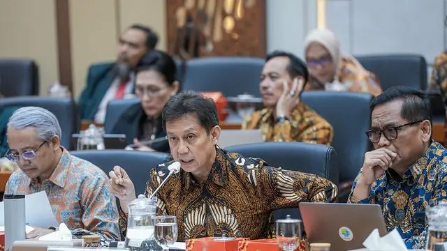 Menkes Budi sebut dari 2023-2025 menerima 51 laporan dugaan malpraktik dalam rapat kerja bersama Komisi IX DPR RI di Kompleks Parlemen, Senayan, Jakarta, pada Rabu (2/7/2025). (Dok Kemenkes RI)