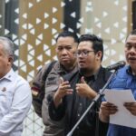 Kepala Pusat Penerangan Hukum (Kapuspenkum) Kejaksaan Agung Harli Siregar (kiri) bersama Direktur Penyidikan Jampidsus Kejagung Abdul Qohar (kanan) menyampaikan keterangan saat konferensi pers di Gedung Kejaksaan Agung, Jakarta, Kamis (10/7/2025). ANTARA FOTO/Asprilla Dwi Adha/bar