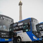 iLUSTRASI: Pengemudi berada di depan Bus Listrik TransJakarta saat diluncurkan di Silang Monumen Nasional (Monas), Jakarta, Selasa, 10 Desember 2024. TEMPO/M Taufan Rengganis