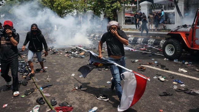 Aksi demo Bupati Pati Sudewo di depan Kantor Bupati, Jawa Tengah, menelan korban jiwa. Dua orang dilaporkan meninggal dunia. Ilustrasi (AFP)