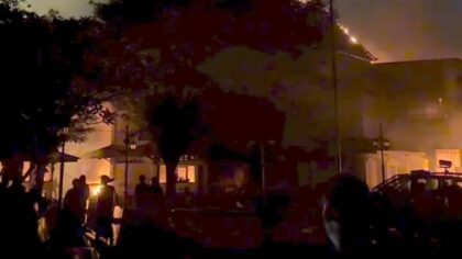 Tangkap layar gedung DPRD Solo kebakaran usai dibakar massa. (Istimewa/IG penamasmedia)