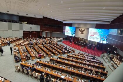 Suasana Rapat Paripurna DPR RI yang dipimpin oleh Wakil Ketua DPR RI Adies Kadir, Selasa (27/5/2025).(KOMPAS.com/Tria Sutrisna)