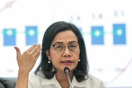 Menteri Keuangan Sri Mulyani Indrawati memberikan paparan saat konferensi APBN KiTa di Jakarta, Senin (6/1/2024). / Bisnis-Fanny Kusumawardhani