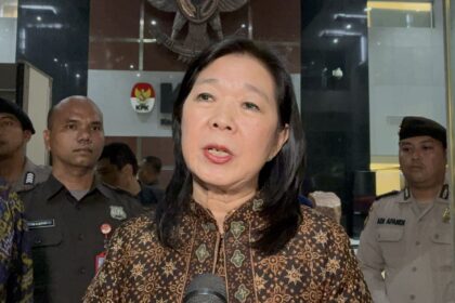 Deputi Gubernur Bank Indonesia (BI) Filianingsih Hendarta usai diperiksa Komisi Pemberantasan Korupsi (KPK) di Gedung Merah Putih, Jakarta, pada Kamis (11/9/2025).(KOMPAS.com/HARYANTI PUSPA SARI)