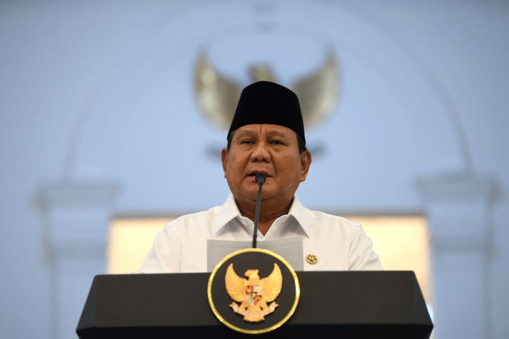 Presiden Prabowo Subianto menyampaikan keterangan pers terkait situasi terkini di di Istana Merdeka, Jakarta, Minggu (31/8/2025). Menteri Kompak Unggah Foto Berisi Belaan ke Prabowo di Media Sosial (Galih Pradipta)