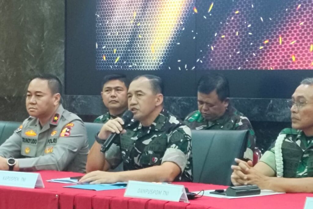 Kapuspen TNI Brigjen (Marinir) Freddy Ardianzah saat konferensi pers terkait informasi keliru terkait institusi TNI saat aksi demonstrasi akhir Agustus 2025, di Kantor Puspen TNI Cilangkap, Jakarta Timur, Jumat (5/9/2025).(KOMPAS.com/SINGGIH WIRYONO)