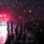 Massa melakukan aksi demo di Polda Metro Jaya, Jakarta, Jumat (28/8/2025). Bisnis/Fanny Kusumawardhani