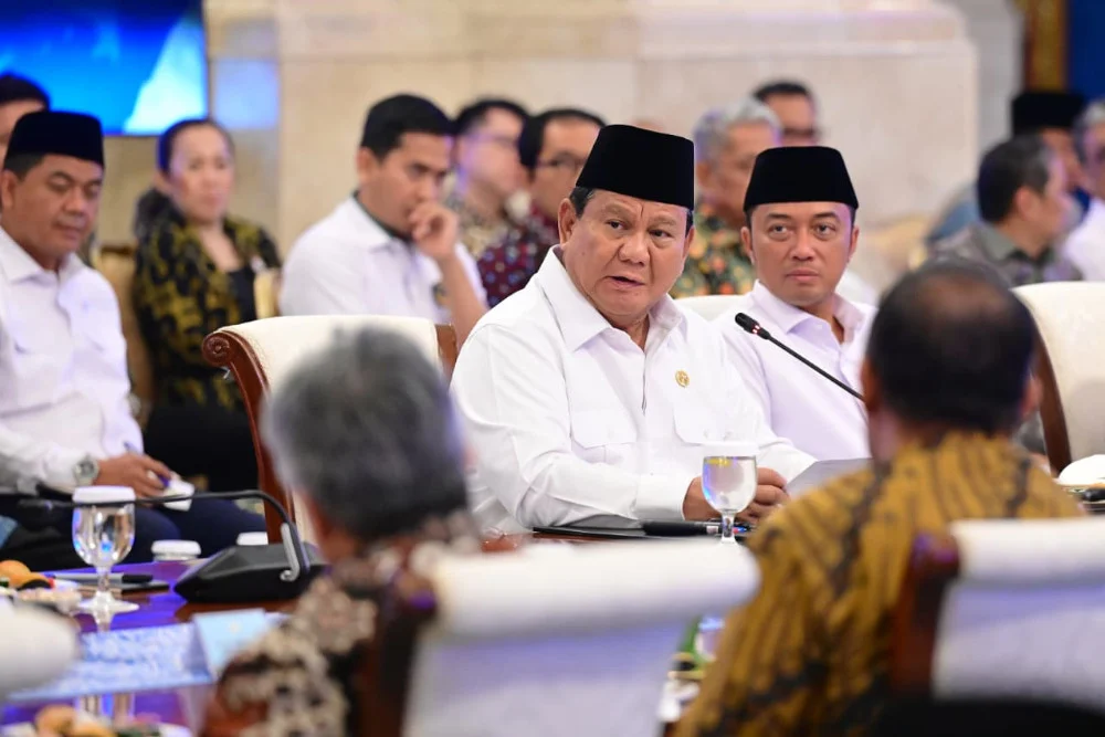 Presiden Prabowo Subianto berdiskusi dengan tokoh lintas agama, serikat pekerja, hingga ketua partai di Istana Kepresidenan, Jakarta, Senin (1/9/2025). Foto. dok. BMPI