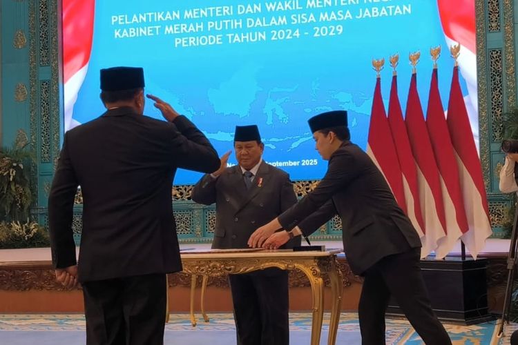 Presiden RI Prabowo Subianto melantik sejumlah menteri dan wakil menteri baru di Istana Negara, Jakarta, Rabu (17/9/2025).(KOMPAS.com/Rahel)