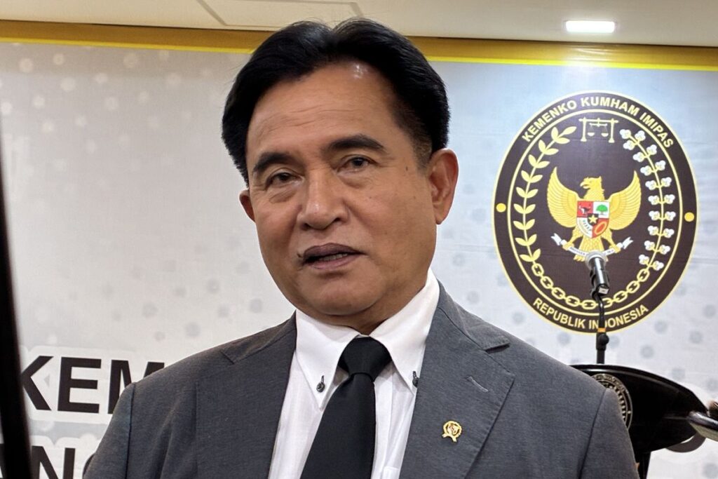 Menteri Koordinator Bidang Hukum, Hak Asasi Manusia, Imigrasi, dan Pemasyarakatan (Menko Kumham Imipas) Yusril Ihza Mahendra di Kantor Kumham Imipas, Jakarta, Selasa (16/9/2025).(KOMPAS.com/HARYANTI PUSPA SARI)
