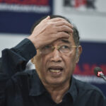 Ketua Dewan Pengawas KPK Gusrizal memaparkan laporan kinerja Dewas KPK Semester I 2025 di Gedung ACLC KPK, Jakarta Selatan, Kamis (21/8/2025). ANTARA FOTO/Fakhri Hermansyah