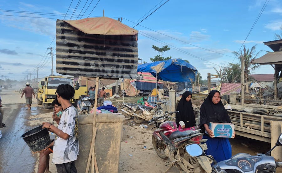 Masyarakat Aceh korban bencana banjir dan longsor. [Foto: dok warga]