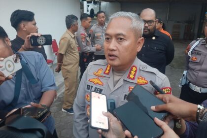 Kapolresta Sleman, Kombes Pol Edy Setyanto Erning Wibowo, saat menemui wartawan di Kantor Kalurahan Glagaharjo, Kapanewon Cangkringan, Kabupaten Sleman. Senin (11/08/2025).(KOMPAS.COM/YUSTINUS WIJAYA KUSUMA)