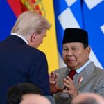 Presiden Prabowo dan Presiden Trump berbincang di International Congress Centre, Sharm El-Sheikh, Mesir, pada Senin, 13 Oktober 2025. Foto: BPMI Setpres/Muchlis Jr