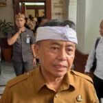 Sekda Jawa Barat, Herman Suryatman saat menyampaikan mengenai proses evaluasi terhadap 29 Izin Usaha Pertambangan. Foto: Reza Deny/HR.