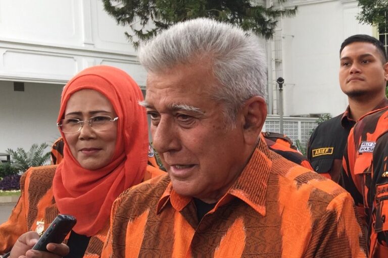 Ketua Umum Pemuda Pancasila Japto Soelistyo Soerjosoemarno menemui Presiden Joko Widodo di Istana Kepresidenan, Jakarta, Rabu (28/8/2019). Japto datang bersama sejumlah jajaran pengurus, termasuk Ketua DPR yang juga Wakil Ketua Umum Pemuda Pancasila Bambang Soesatyo.(KOMPAS.com/Ihsanuddin)