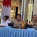 (Kiri-kanan) Dirkrimum Polda Metro Jaya, Kombes Iman Imanuddin dan Kabid Humas Polda Metro Jaya, Kombes Budi Hermanto saat rilis penyiraman air keras ke Aktivis Kontras, Andrie Yunus di Jakarta, Senin (16/3/2026)/Bisnis-Anshary Madya Sukma