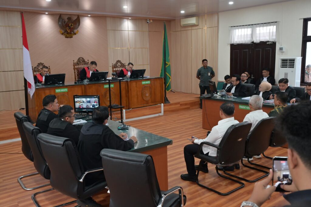 Suasana Persidangan Abdul Wahid di Pengadilan Pekanbaru. Headlinesia.com