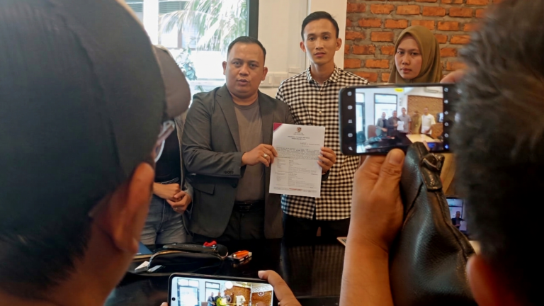 Tim Advokasi Marjani (TAM) saat melakukan Konferensi Pers bersama Marjani. foto: Headlinesia.com