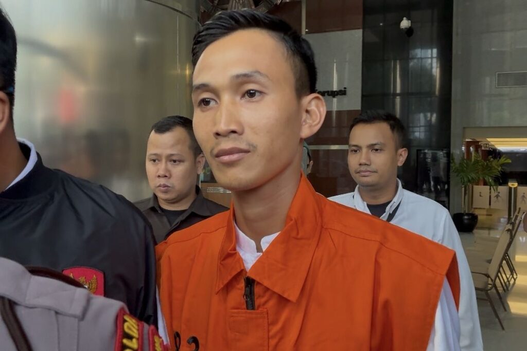 Komisi Pemberantasan Korupsi (KPK) melakukan penahanan terhadap ajudan Gubernur Riau nonaktif, Abdul Wahid, Marjani pada Senin (13/4/2026).(KOMPAS.com/HARYANTI PUSPA SARI)