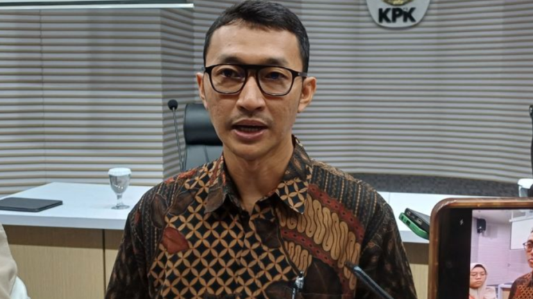 Anggota Tim Jubir KPK Budi Prasetyo dalam keterangan Pers beberapa waktu lalu. foto: Tangkapan Layar kompas.com