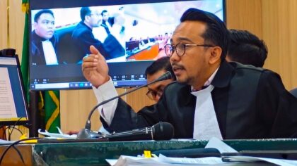 Kemal Shahab Advokat Guernur Riau non Aktif Abdul Wahid saat mencecar Saksi di Persidangan Pengadilan Negeri Pekanbaru