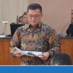 Kesaksian Syahrial Abdi Selaku Skretaris Daerah Provinsi Riau tentang perjuangan Abdul Wahid mengatasi fiskal daerah. headlinesia.com