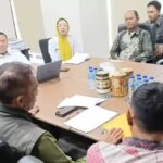 Puluhan pengelola Satuan Pelayanan Pemenuhan Gizi (SPPG) mendatangi Kantor Badan Gizi Nasional (BGN), Selasa (26/5/2026). Mereka tergabung dalam Yayasan Solusi Bangun Bangsa (YSBB) dan beberapa yayasan lainnya, datang dari berbagai daerah di Jawa Barat (Kabupaten/Kota Bandung dan Sumedang) untuk mempertanyakan kejelasan terkait yayasannya terverifikasi atau tidak di BGN.(Tribun Jabar/Muhamad Nandri Prilatama)