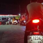 Antrian panjang pengisian BM di Riau. headlinesia.com