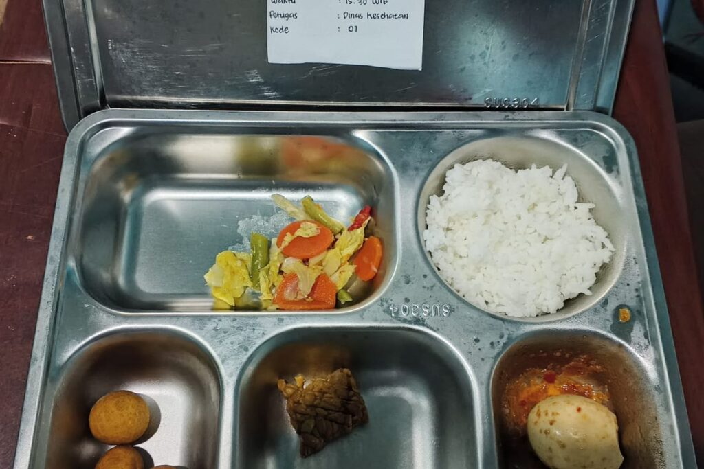 Menu MBG yang diduga sebagai penyebab keracunan ratusan siswa di Kabupaten Anambas (KOMPAS.COM/ DOK DINAS KESEHATAN ANAMBAS)