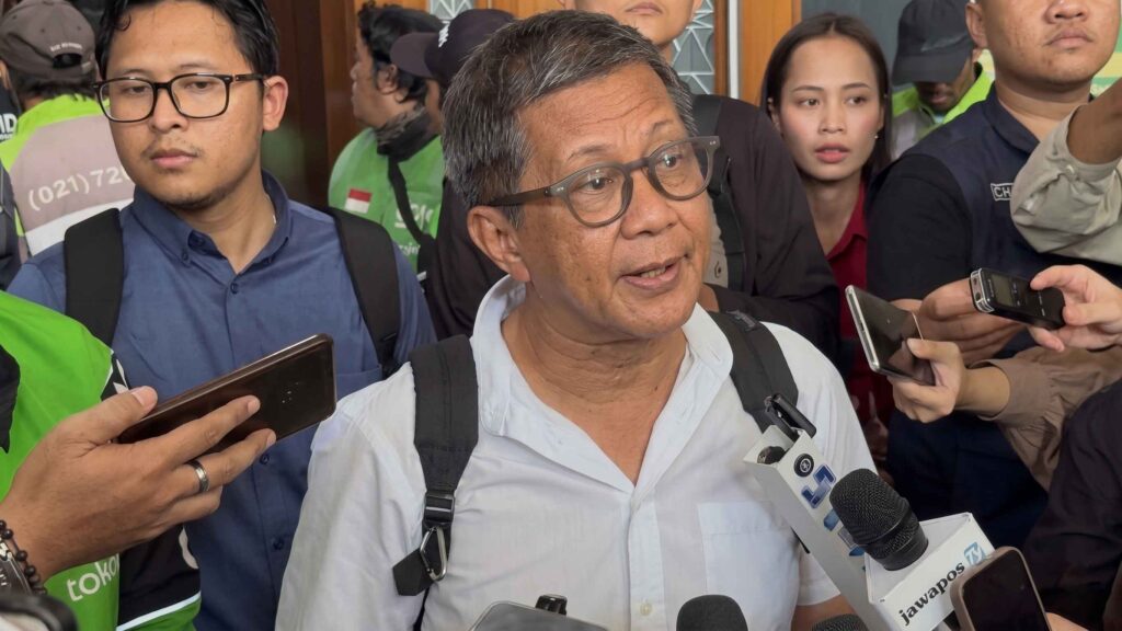 rocky gerung hadiri sidang nadiem makarim. foto_wartakota
