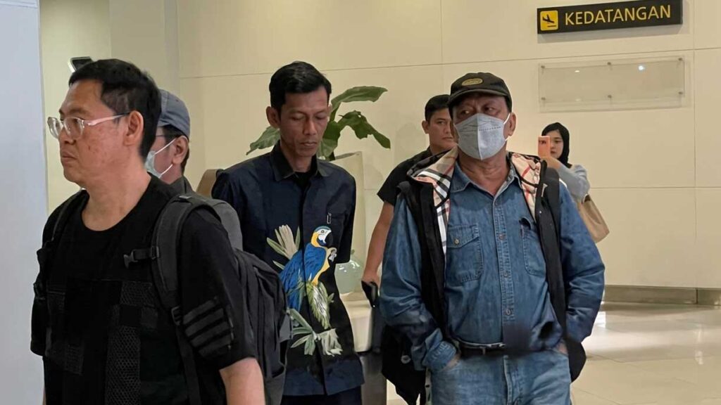 Bupati Kuansing Suhardiman Amby Menyerahkan diri ke KPK