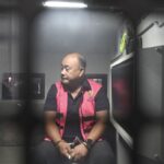 Tersangka dugaan tindak pidana korupsi tata kelola program Makan Bergizi Gratis (MBG) pada Badan Gizi Nasional (BGN) Dadan Hindayana berada di dalam mobil tahanan di Kejaksaan Agung, Jakarta, Rabu (3/6/2026). Kejaksaan Agung menetapkan mantan Kepala BGN Dadan Hindayana, dan dua mantan Wakil Kepala BGN yakni Sony Sanjaya dan Lodewyk Pusung sebagai tersangka dugaan tindak pidana korupsi tata kelola program MBG pada BGN tahun 2025-2026. (ANTARA FOTO/M Risyal Hidayat)