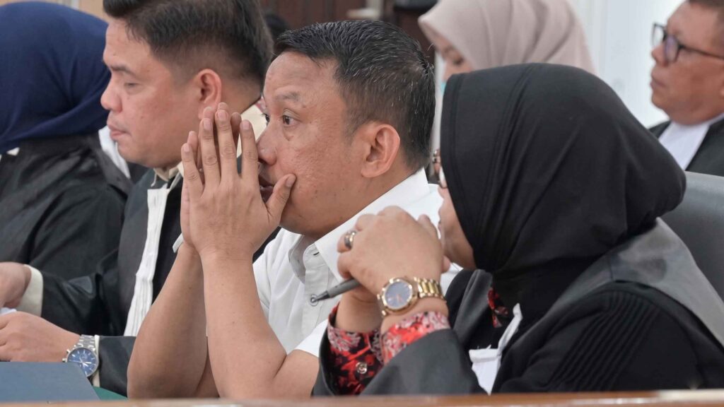 Dani M Nursalam menjempput uang pakai kode volcom dan simpan uang 1 milyar dirumahnya. headlinesia.com/Amriyadi