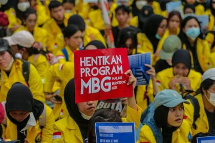 Mahasiswa di Jakarta juga menuntut agar pemerintah menghentikan program Makan Bergizi Gratis. Nurphoto via Getty Images