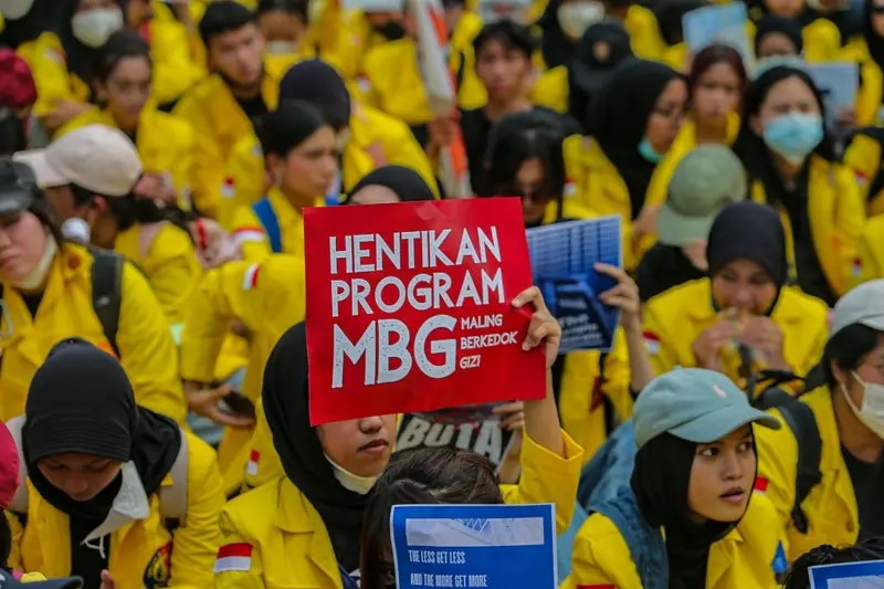 Mahasiswa di Jakarta juga menuntut agar pemerintah menghentikan program Makan Bergizi Gratis. Nurphoto via Getty Images