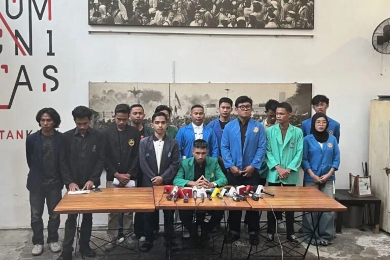 Konferensi pers pernyataan sikap BEM Bersatu di Jakarta, Selasa (16/6/2026). ANTARA/Fath Putra Mulya