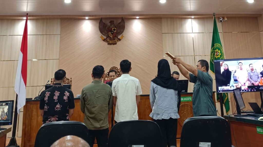 Liza Istri Marjani memberi keterangan dibawah sumpah. Wan Rais/headlinesia
