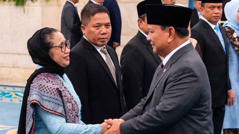 Pelantikan Nanik S deyang sebagai Kapala Badan Gizi